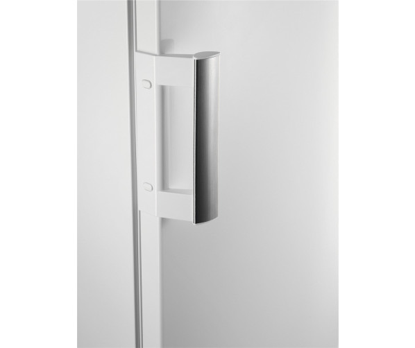 De deurgreep van de Aeg S91440TSW0 heeft een fraai afgewerkt zilver metallic detail
