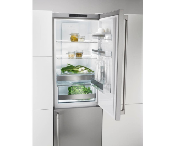 Het ruime en fraai afgewerkte interieur in het koelgedeelte van de Asko RFN2286SR