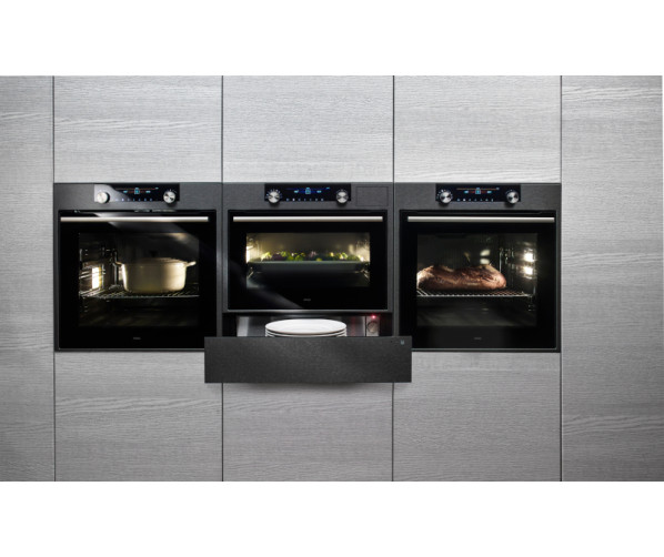 De Atag CS4612D kan fraai gecombineerd worden met andere Black Steel apparaten uit deze lijn
