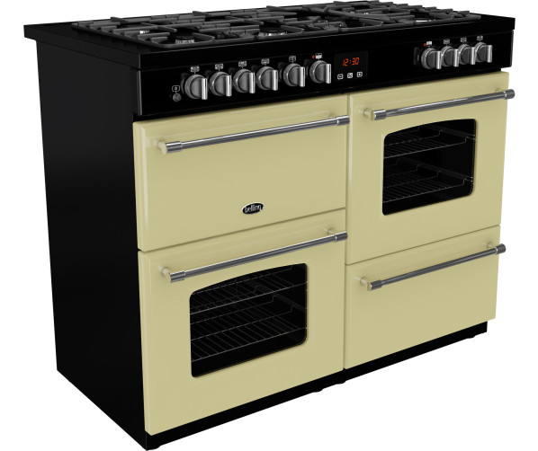 Praktisch zijn de verschillende ovens op het fornuis en de opberglade rechtsonder