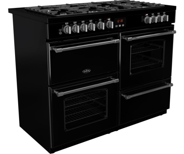 Praktisch zijn de drie verschillende ovens en het opbergvak op de Farmhouse 110 DFT