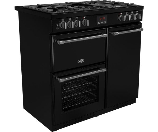 Praktisch zijn de drie verschillende ovens waarmee verschillende bereidingen uitgevoerd kunnen worden