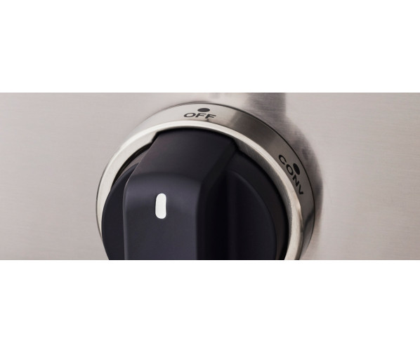 Close-up soft grip knoppen en digitale klok Bertazzoni MPL95I1ENNV