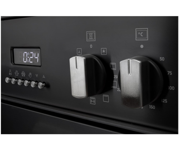 Met de beide knoppen kan zowel de oven van functie en temperatuur voorzien worden.