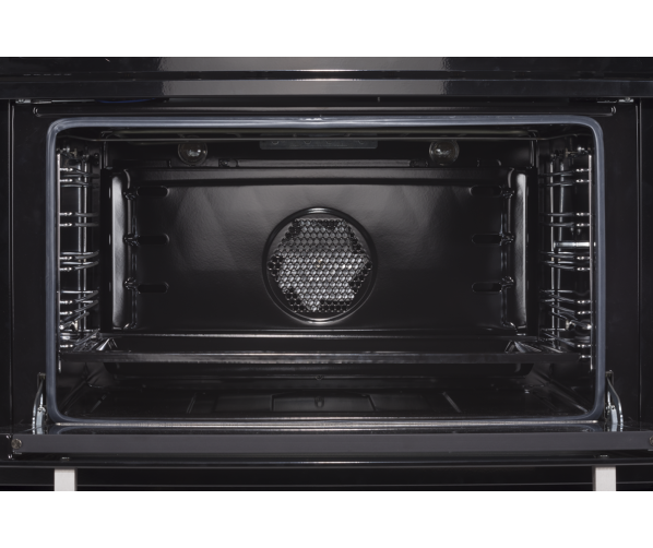 Foto van de binnenzijde van de oven uitgevoerd met hetelucht, grill en onder/bovenwarmte