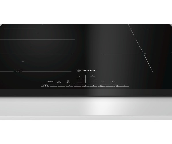 De bediening van de Bosch PXE651FC1E bevindt zich middenvoor