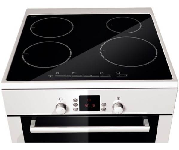 Het Bosch HCE748223 fornuis wit is voorzien van een inductiekookplaat met 4 pitten