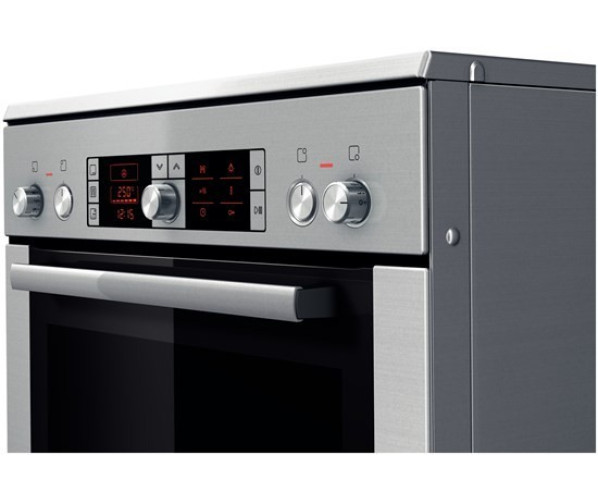 De Bosch HCE754853 fornuis RVS is voorzien van een digitaal bedieningspaneel