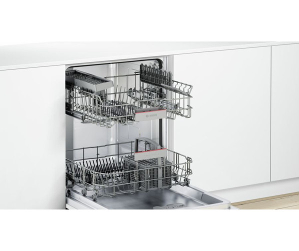 Foto van de binnenzijde van de Bosch SMI46JS03E inbouw vaatwasser