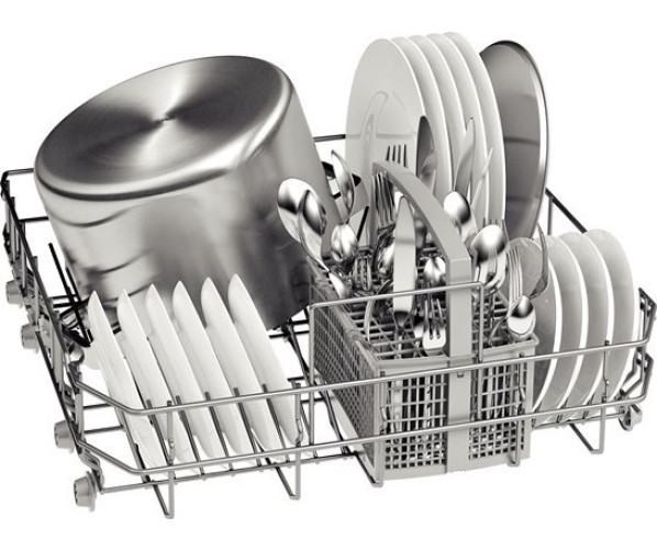 De BOSCH SMU50L15EU vaatwasser onderbouw beschikt over een bestekmand in de onderkorf