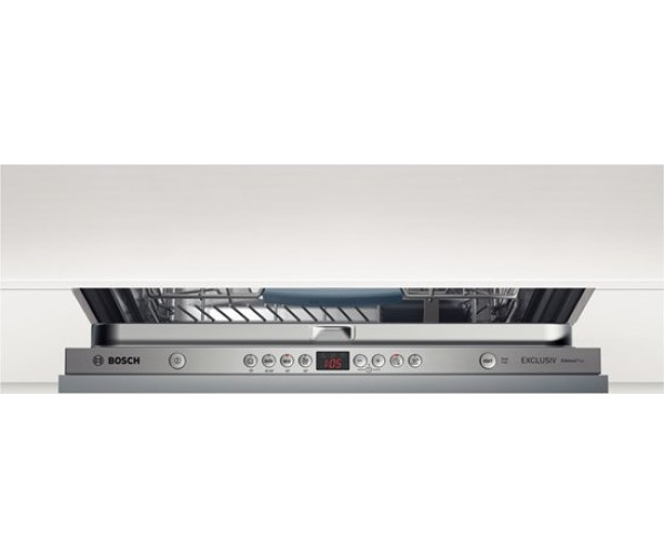 Het bedieningspaneel in de deur van de Bosch SMV84L10EU inbouw vaatwasser