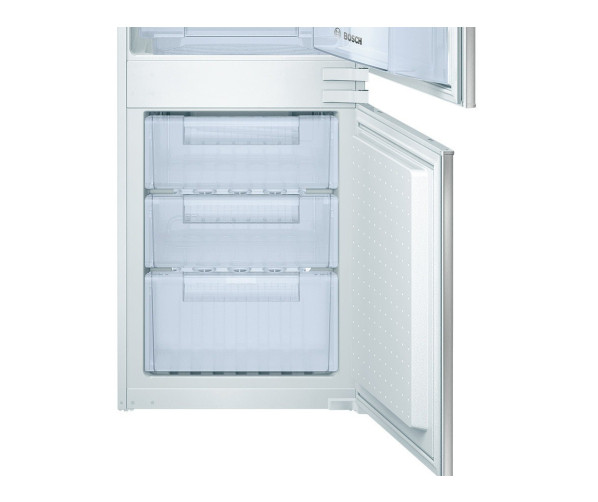 Foto van het interieur van het vriesgedeelte van de Bosch KIV34V21FF