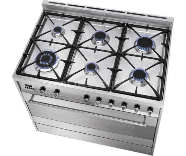 Het SMEG fornuis C9GMXNL1 is 90 cm. breed en uitgevoerd met 6 branders