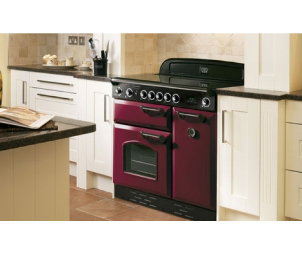 Foto van deClassic 90 inductie geplaatst in een bijpassende keuken