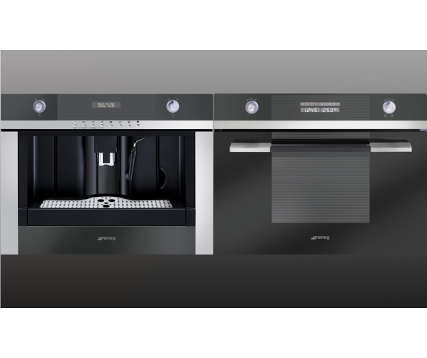 De Smeg CMSC45NE kan perfect gecombineerd worden met bijpassende apparaten van SMEG