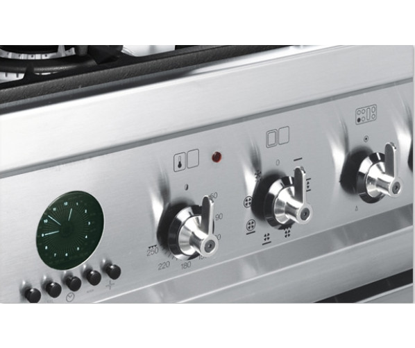 De Smeg CSP20NL8 is voorzien van zelfreinigende pyrolyse oven