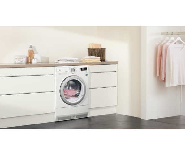 De Electrolux EDH3786GDE warmtepomp droger is direct tussen twee kasten in te plaatsen