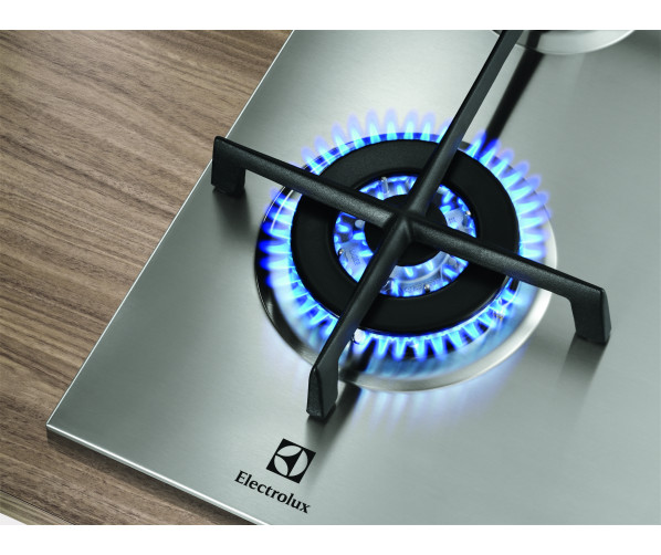 De wokbrander van de Electrolux EGS7658SOX bevindt zich aan de linker zijde