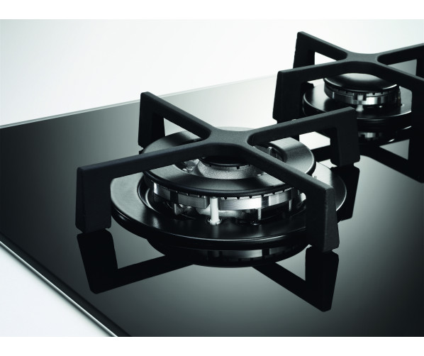 De Electrolux EGT6343LOK is een gas-op-glas inbouw kookplaat uitgevoerd met gietijzeren pandragers