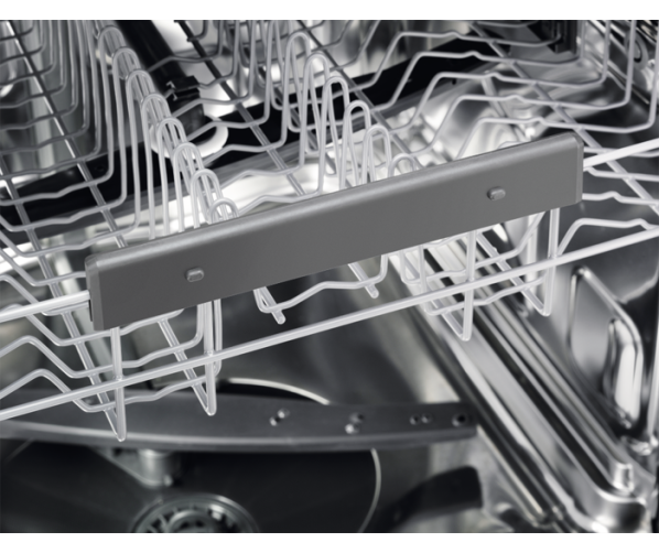 De Electrolux ESL5330LO inbouw vaatwasser is uit te breiden met handvat voor de bovenkorf