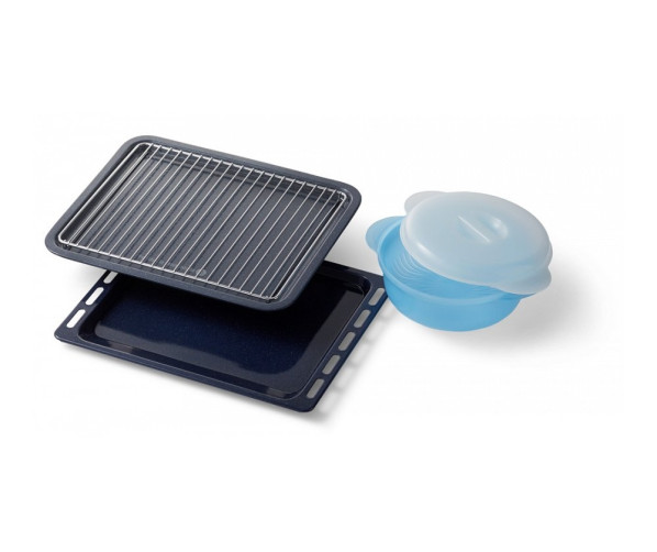 Foto van de meegeleverde accessoires bij de Etna CM851RVS oven/magnetron