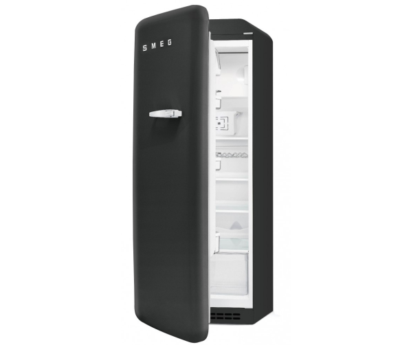 De Smeg FAB28LBV3 is linksdraaiend en heeft een hoogte van 151 cm.