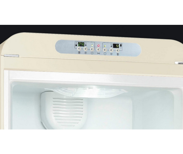 De Smeg FAB32RP1 heeft een dubbele thermostaat waardoor het mogelijk is de temperatuur in koel- en vriesgedeelte apart in te stellen.