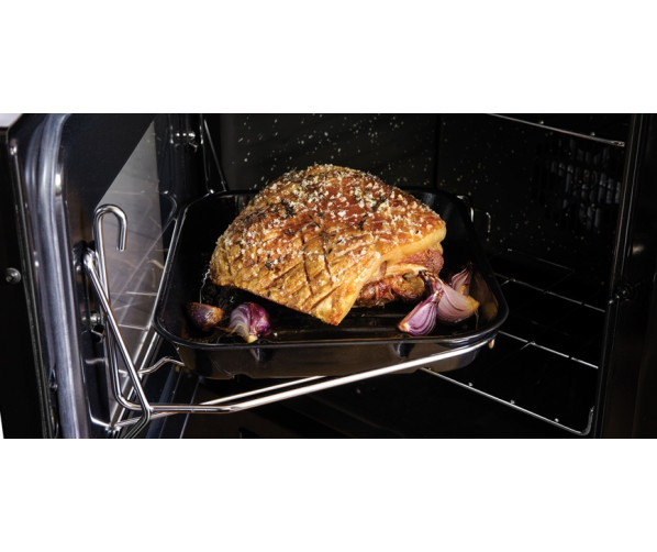 Het handige Handy-Reck dat met de ovendeur mee buiten het FALCON Classic 100 inductie fornuis komt