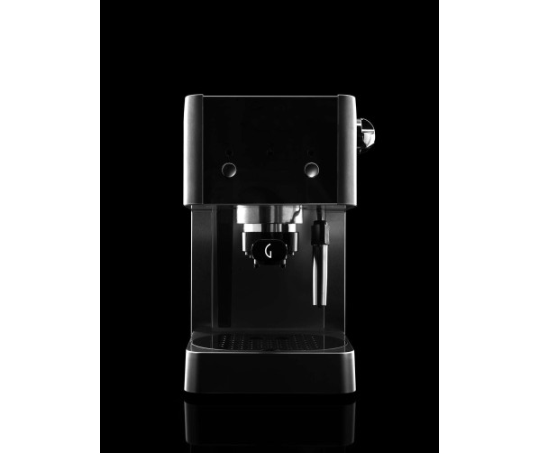 De Gaggia RI8427/11 is een compacte pistonmachine uitgevoerd in het roestvrijstaal