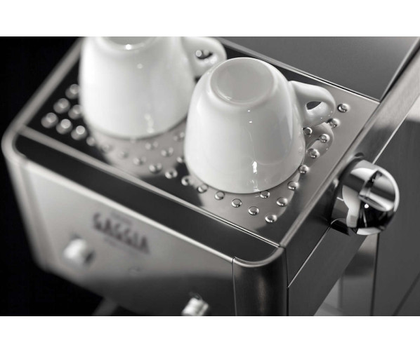Bovenop de Gaggia RI8427/11 kunnen twee espresso kopjes geplaatst worden
