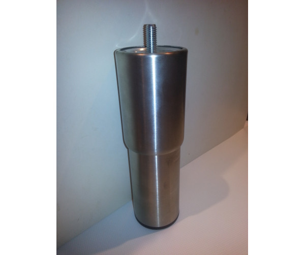 Plaatsing van de Smeg KITH95 verhoogde poten setonder het SMEG fornuis