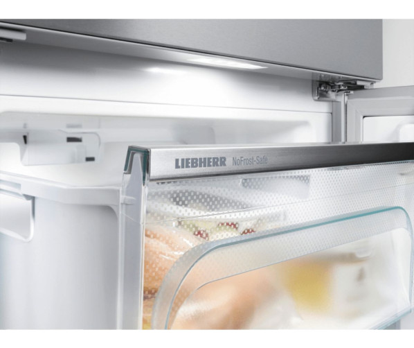 Dankzij NoFrost hoeft u de Liebherr CBNes5778 koelkast met BioFresh nooit meer te ontdooien