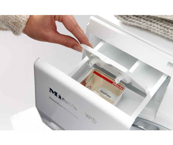 De Miele WKR 770 WPS wasmachine beschikt over het CapDosing systeem waarbij u voor diverse soorten wasmiddel direct kunt gebruiken