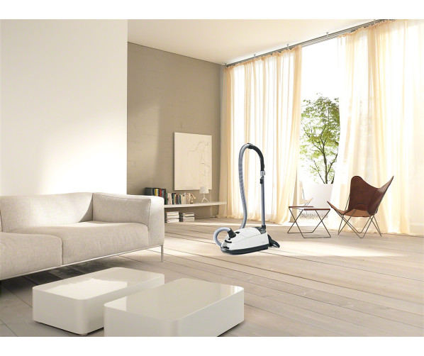 De Miele Complete C1 White stofzuiger kan met een actieradius van 10 meter overal komen