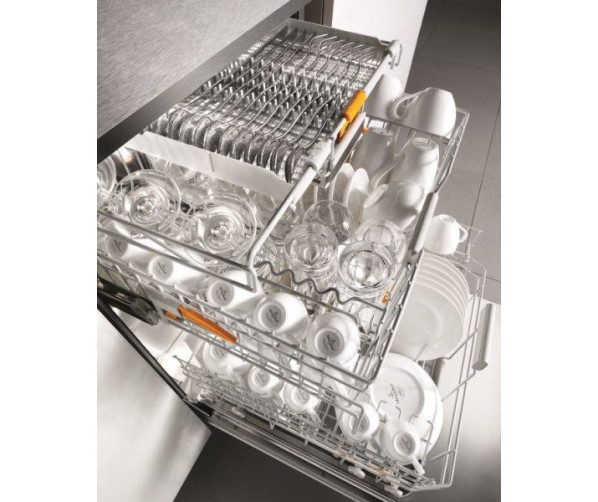 De Miele G6260 SCVi inbouw vaatwasser is uitgerust met een besteklade bovenin