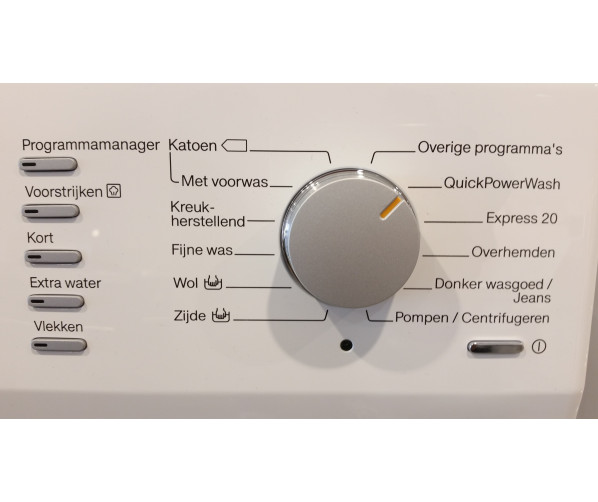 De Miele WKJ 130 WPS is uitgevoerd met een eenvoudige bediening met een draaiknop