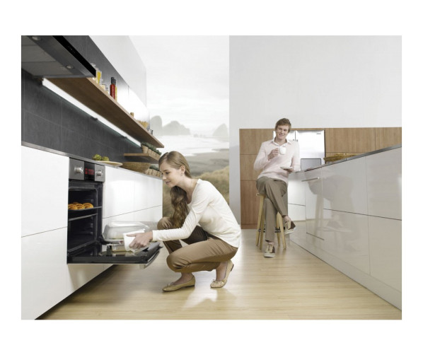Het design van de SAMSUNG inbouwoven NV9785BJPSR is strak en fraai te combineren