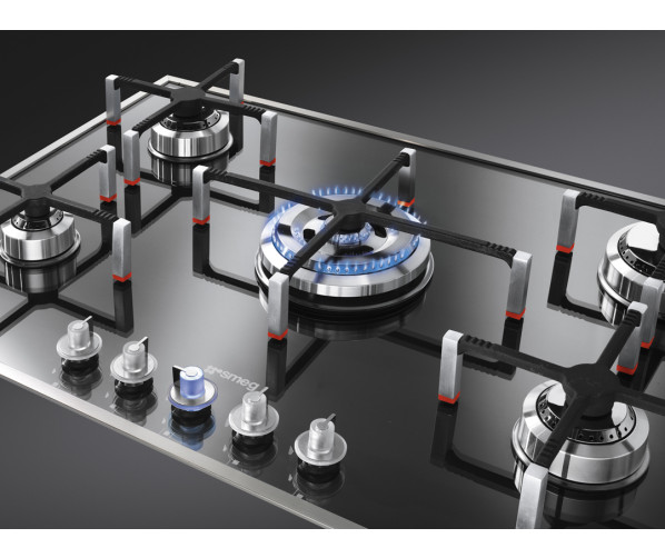 Het design van de Smeg PVS750NL is mede vanwege de spiegelglazen ondergrond uniek en zeer exclusief