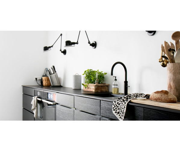 De Quooker PRO3 & CUBE is tegenwoordig ook leverbaar met de Fusion Round keukenkraan in het zwart