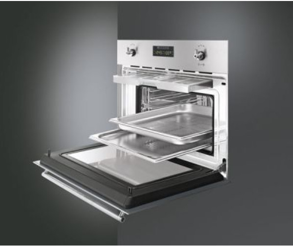 De Smeg S45VX2 is uitgevoerd met een reservoir aan de bovenzijde waardoor de binnenruimte heel breed is
