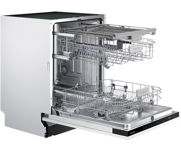 Praktisch is de grote inhoud van 14 couverts in de Samsung DW60M6050BB inbouw vaatwasser