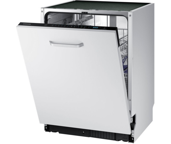 Op de voorzijde van de Samsung DW60M6040BB kan uw eigen keukenpaneeldeur gemonteerd worden.