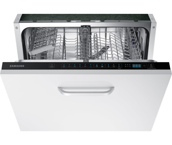 Het bedieningspaneel van de Samsung DW60M6040BB bevindt zich op de bovenrand van de deur