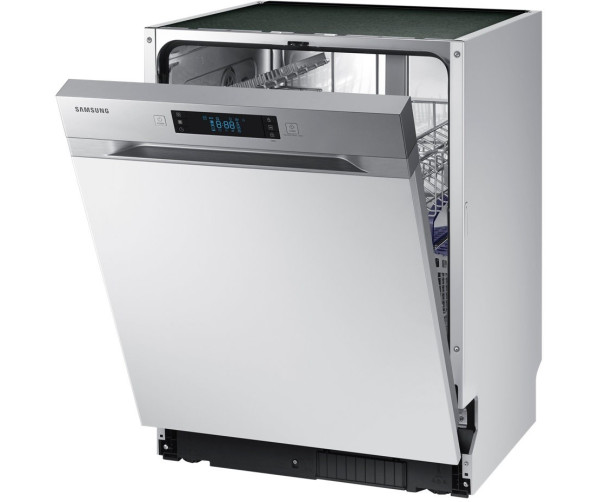 Uw eigen keukendeur kan eenvoudig onder het bedieningspaneel van de Samsung DW60M6040SS gemonteerd worden