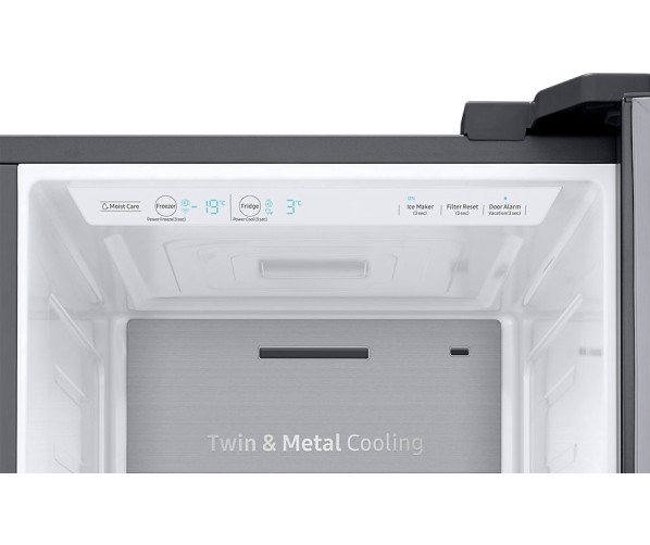 Op de achterwand van de Samsung RS68N8661SL is de Metal Cooling Plate bevestigd