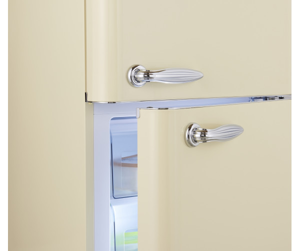 De Schneider SL250SC CB A++ creme koelkast heeft onderin een apart vriesgedeelte