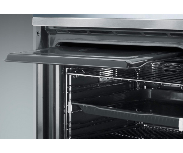 Binnenin de oven bevindt zich aan de bovenzijde een spatscherm 