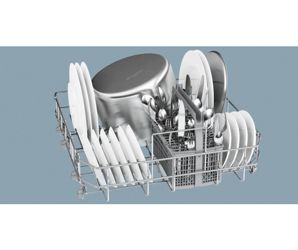 De onderkorf van de Siemens SN59E501NL inbouw vaatwasser, met bestekmand