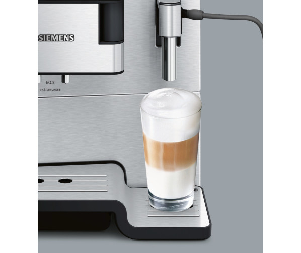 De Siemens TE806201RW koffiemachine rvs is zelfs geschikt voor hoge latte machiato glazen
