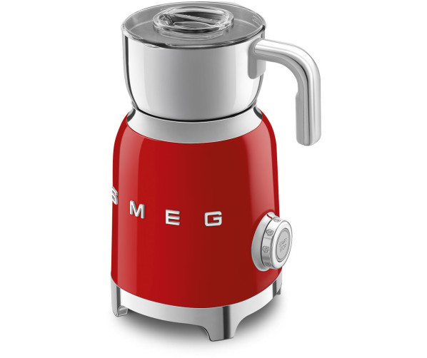De Smeg MFF01RDEU melkopschuimer kan zowel koude als warme melk opschuimen